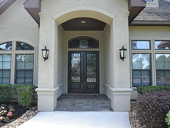 Arched front doorway inviting you inside.