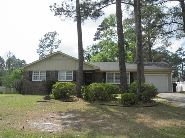 709 Dandridge Dr, Fayetteville, NC 28303