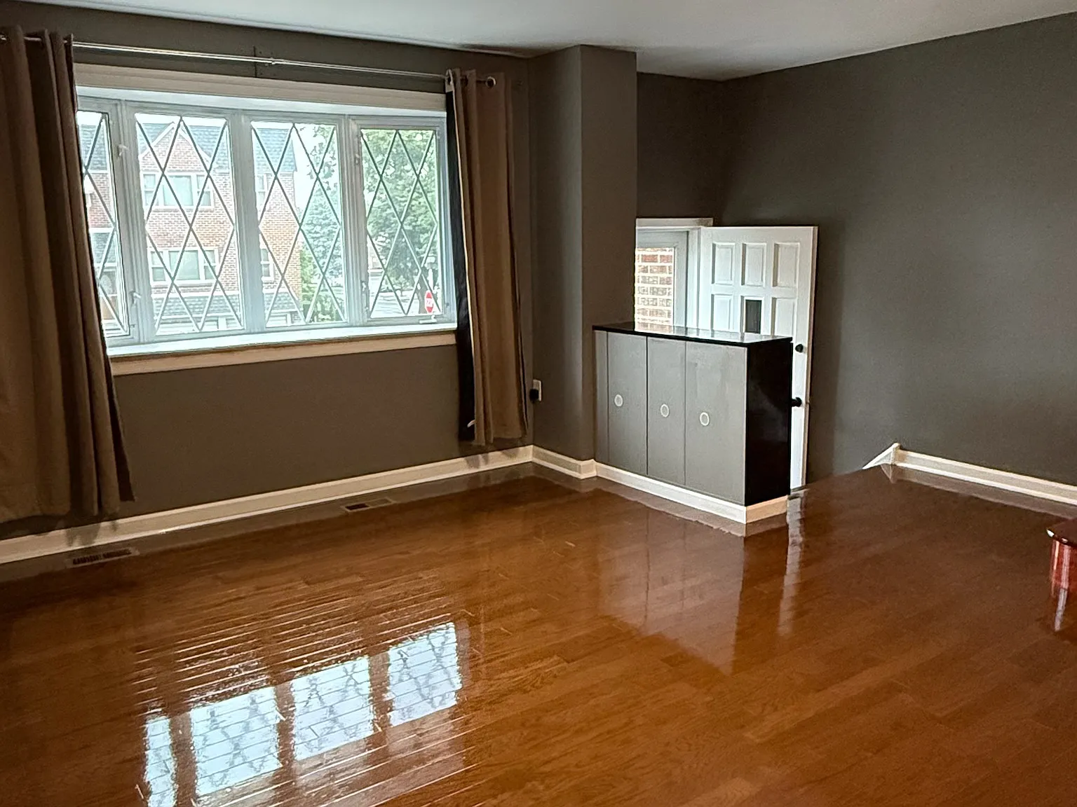 3 bed, 1.5 bath, 1404 sqft, $2,500 — Photo 4