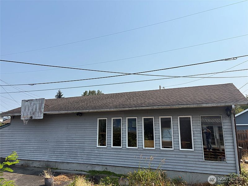 5th image of 2517 Rainier Avenue