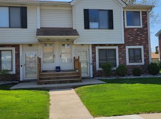 17424 Utica Oaks Ln #13, Roseville, MI