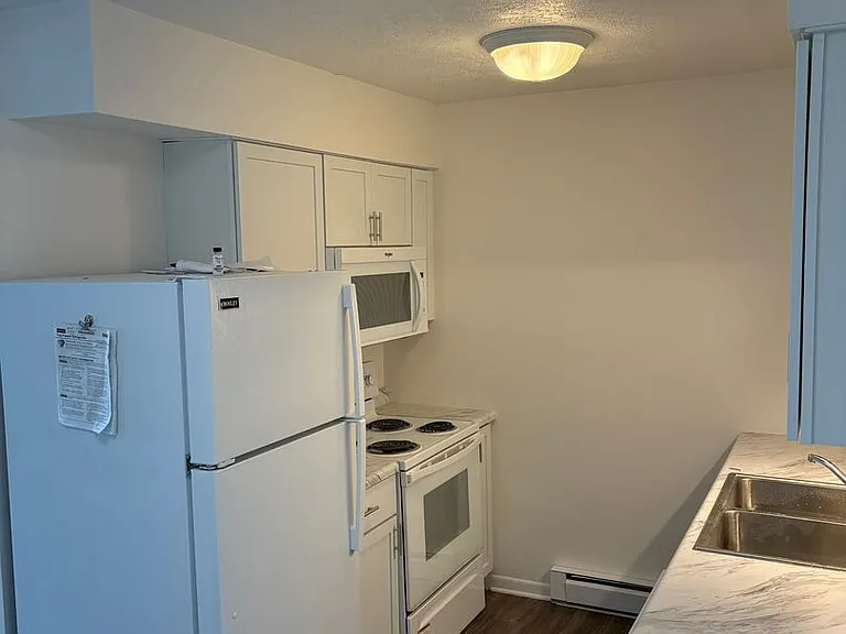 834 N Bell St — Photo 2