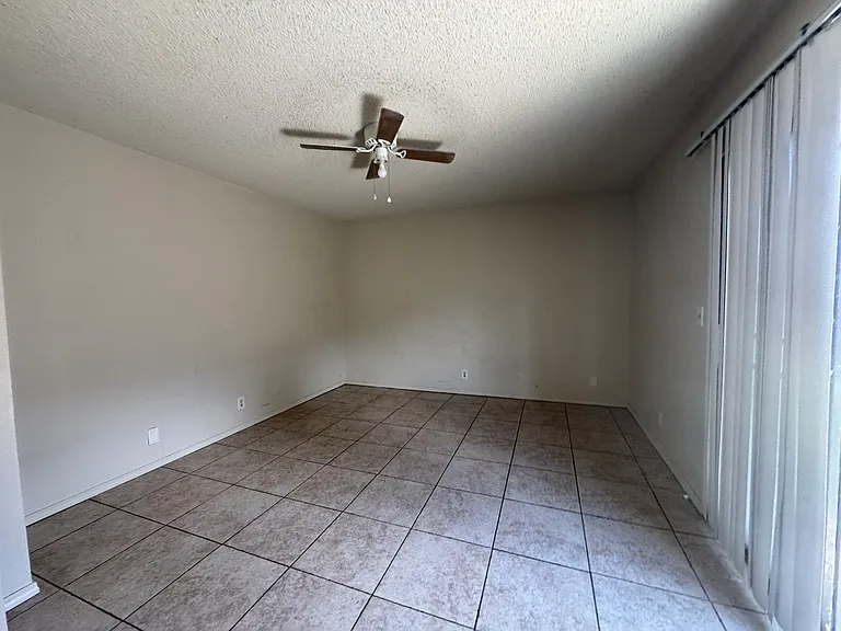 357 Rio Grande Ct #B — Photo 10