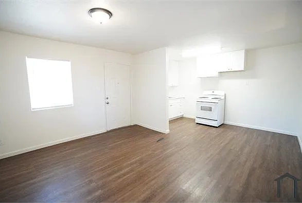 1 bed, 450 sqft, $1,800 — Photo 2