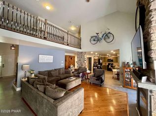 75 Parkwood Dr, Lake Ariel, PA 18436