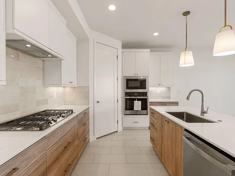 2433 Patricia Dr — Photo 8