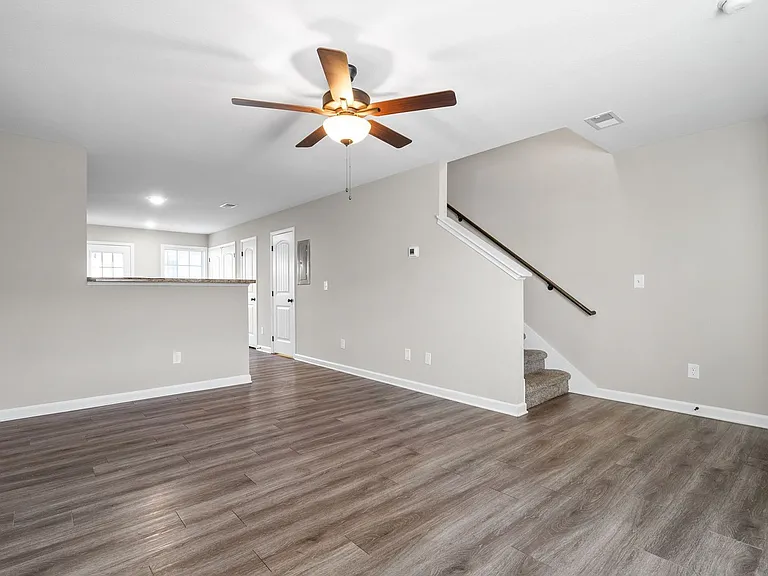 Smithson Ln - 235 (x8) — Photo 6
