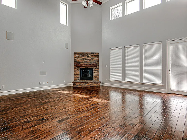 828 Thomas Crossing Dr — Photo 18