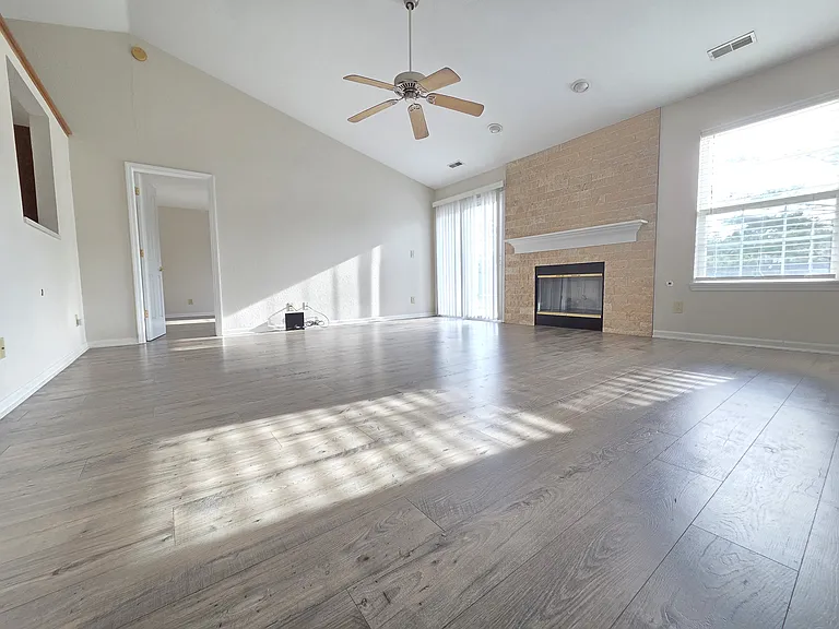 12694 Sovereign Ln — Photo 3