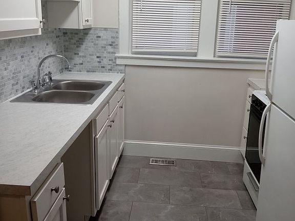 4th image of 5200 Oleatha Ave Unit 1W