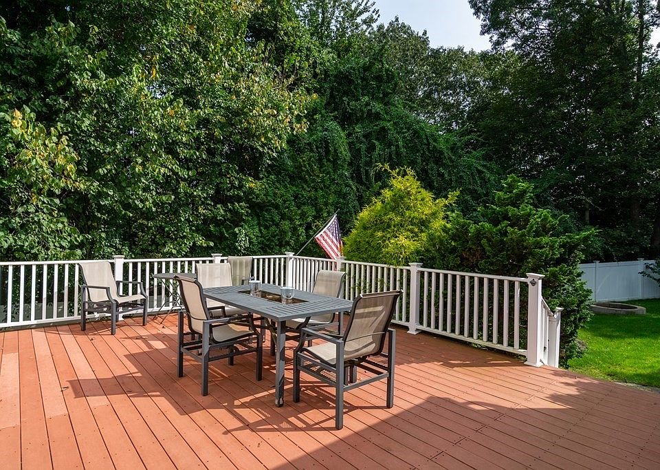 114 Russell St, Woburn, MA 01801 Zillow