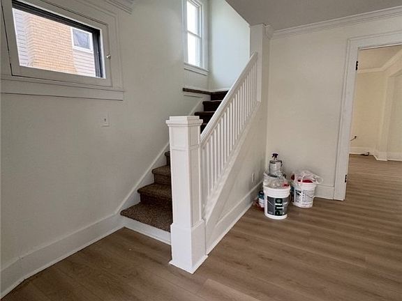 4th image of 321 W Wood St