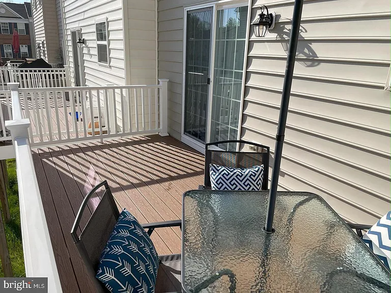 706 Bunker Ln — Photo 23