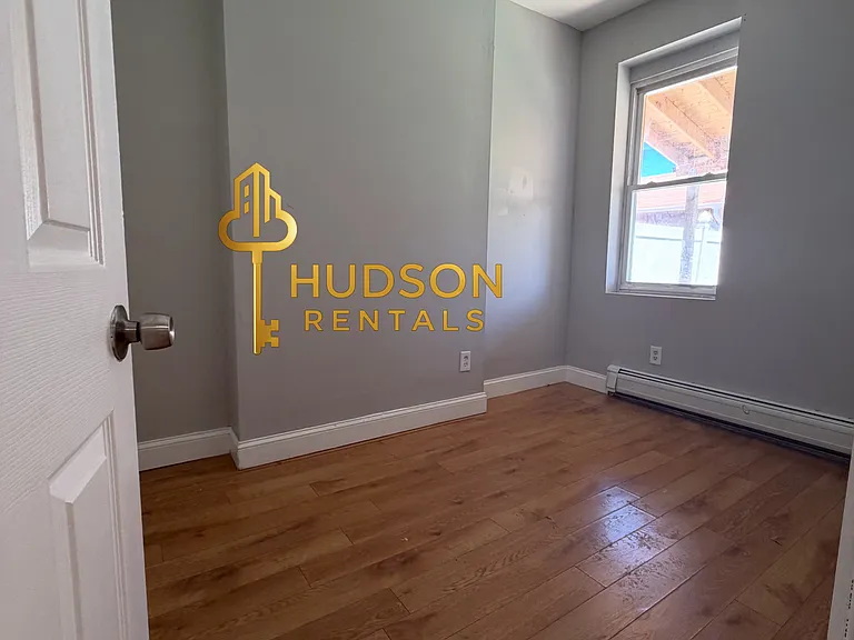 168 Woodlawn Ave #1 — Photo 3