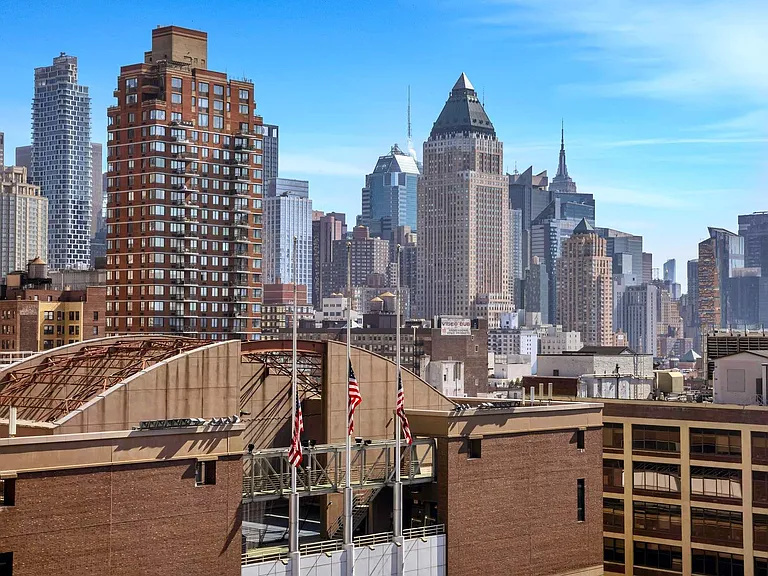 555 W 59th St #18F — Photo 9