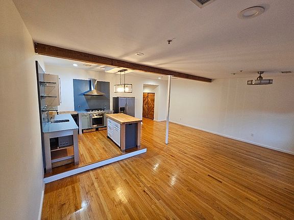 4th image of 100 Pearl St APT 18