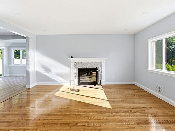 4th image of 92 Garfield Ave