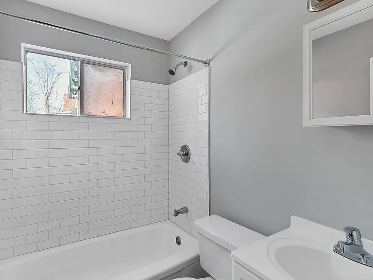 Dana Heights Apartments — Photo 8