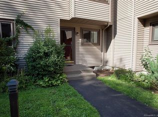 12 Greenbriar Dr APT C, Farmington, CT 06032