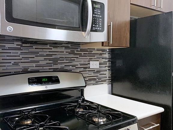 4th image of 200 E 33rd St APT 20H