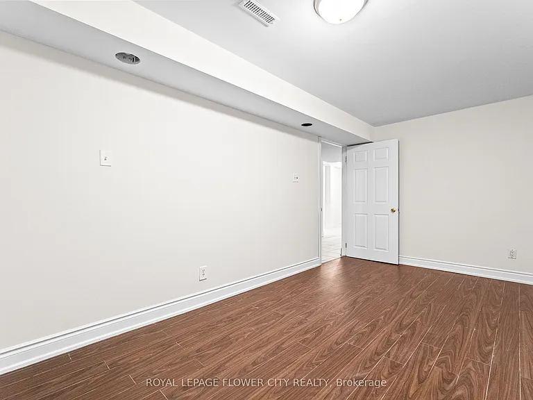 87 Tulip Dr — Photo 35