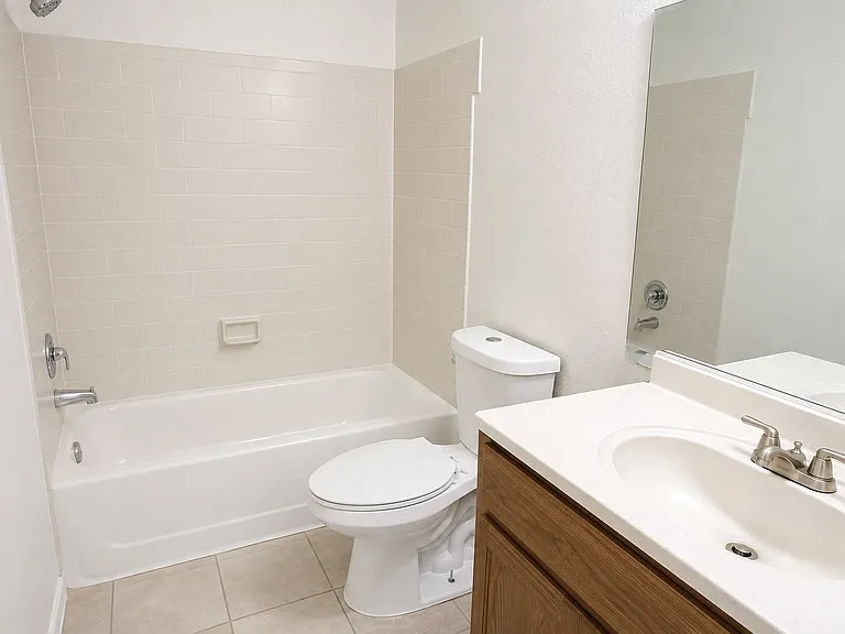1815 W Holland Dr — Photo 6