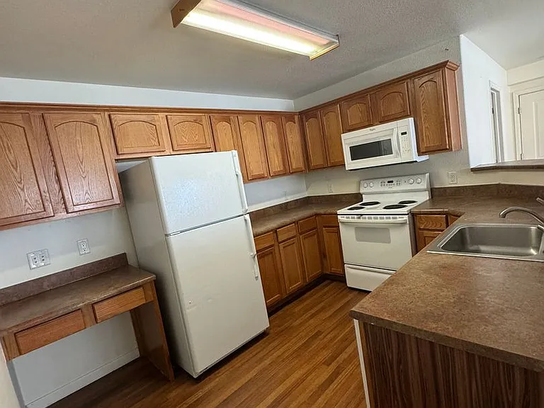 560 River View Dr #702 — Photo 14