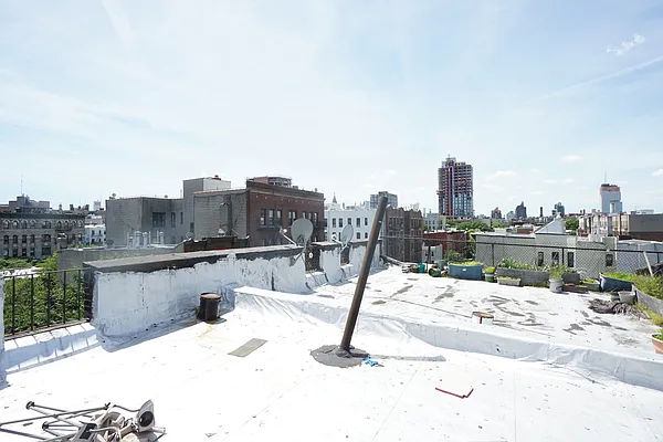 Rented by Rennit Inc. | media 50