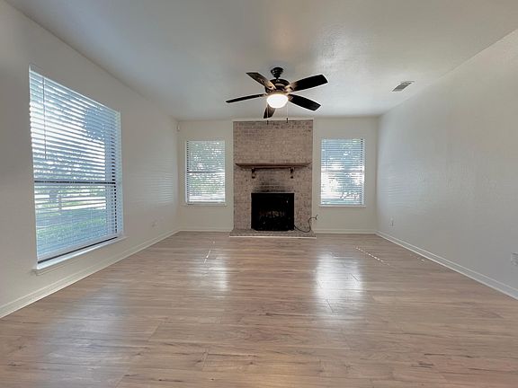 4th image of 727 Royal St #727