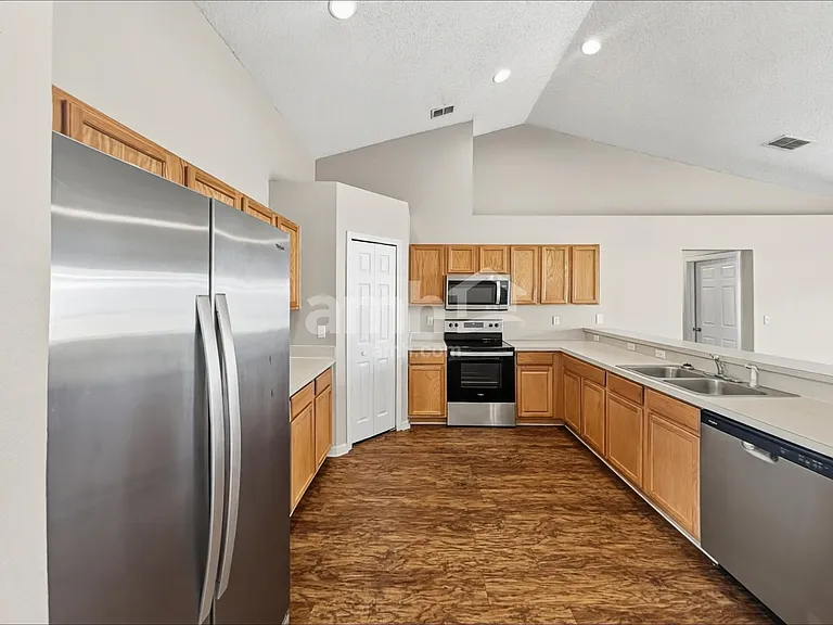 315 Colony Ct — Photo 3