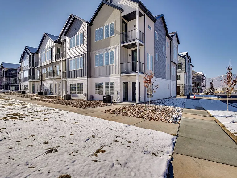 1218 S Sawmill Blvd #505 — Photo 8