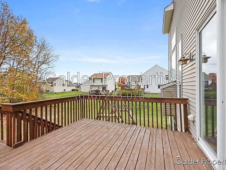 5686 E Falling Leaf Dr SE — Photo 37