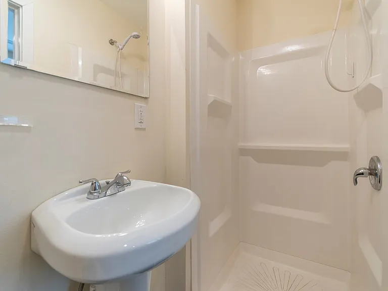 1612 N Sydenham St — Photo 2