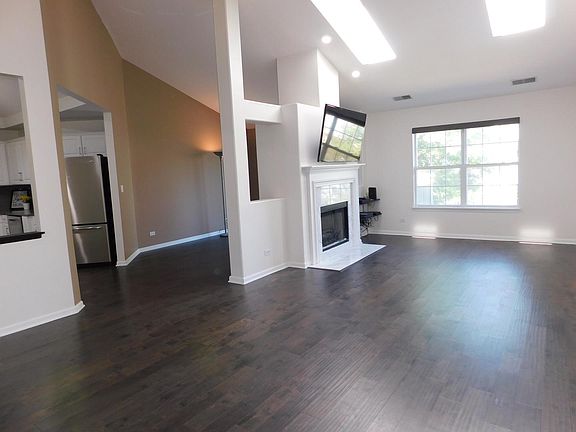 3rd image of 279 Manor Dr #2B
