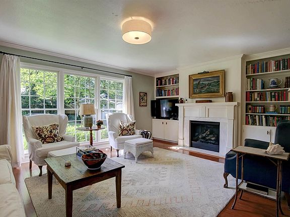 3rd image of 453 Ivy Cir