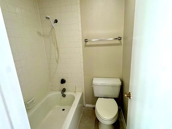 3rd image of 4701 Sayle St #B3ecf4bab