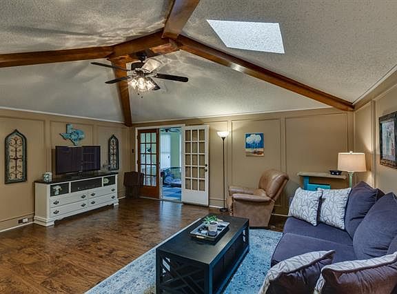 2nd image of 1009 Westminster Ln