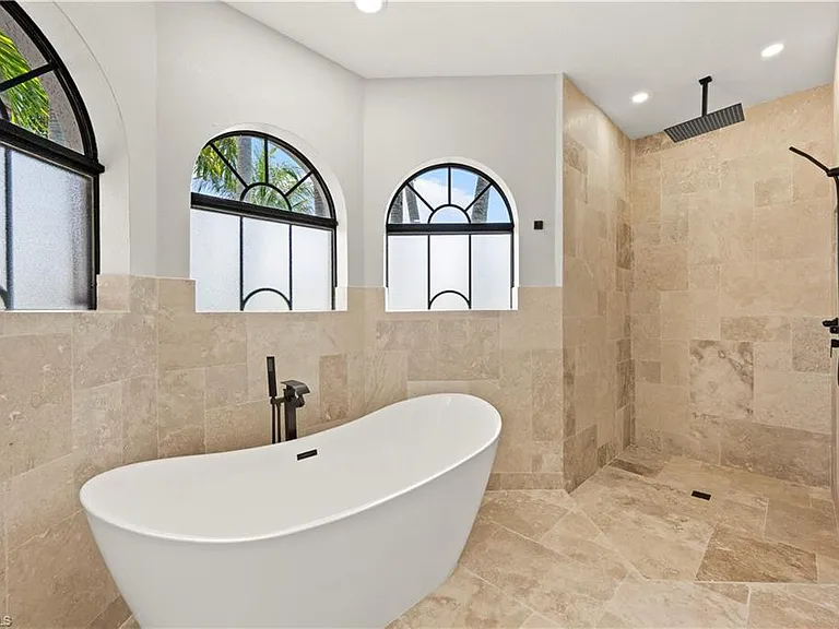 506 NW 32nd Pl — Photo 9