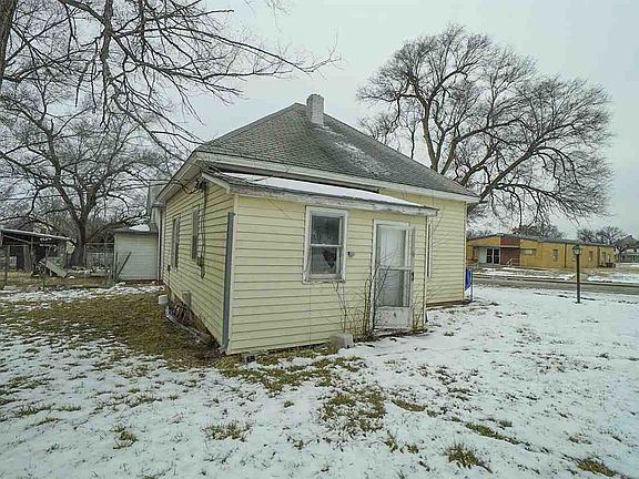 5th image of 211 W Elm St