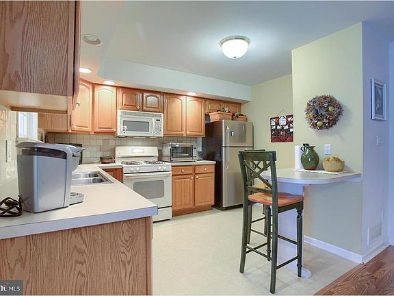 5th image of 59 Keefer Way
