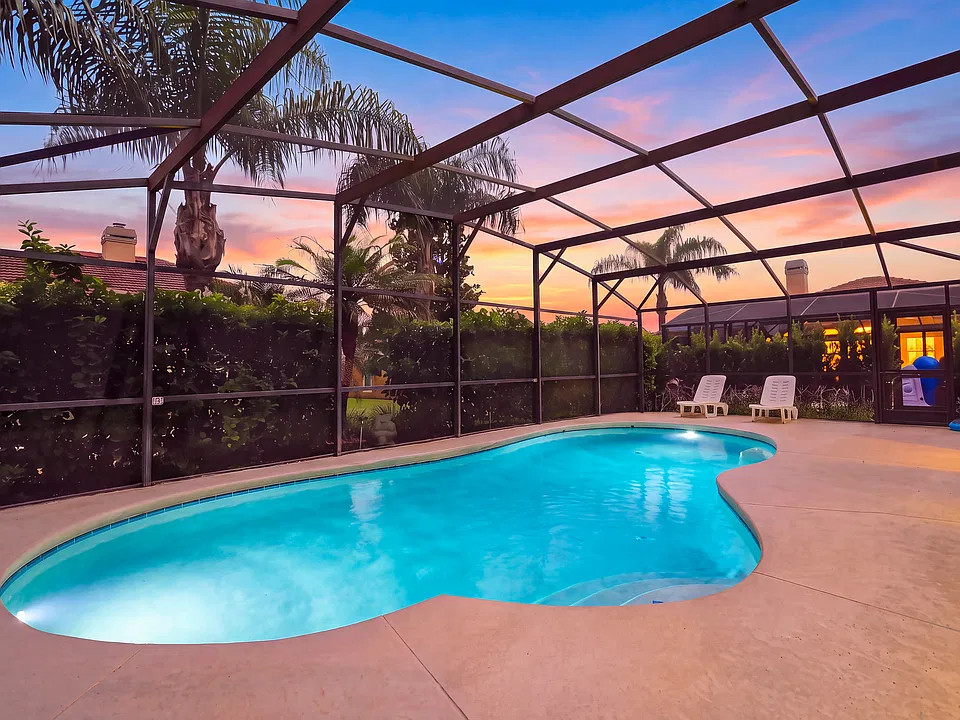 338 Robin Rd