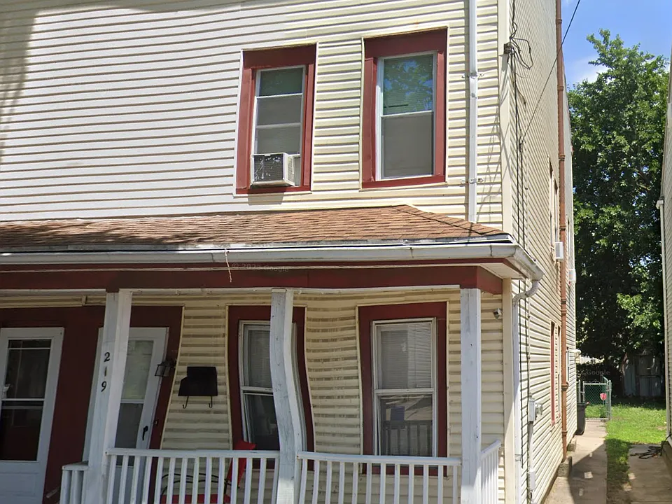 219 Hudson St #1