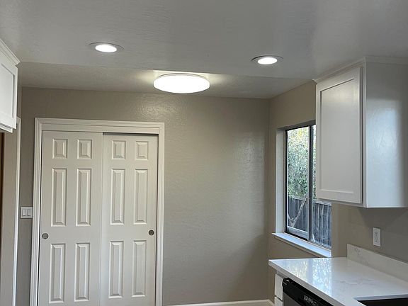 4th image of 6582 Crown Blvd