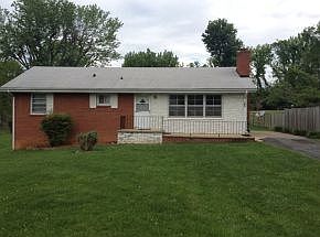 1st image of 921 Lake Dr