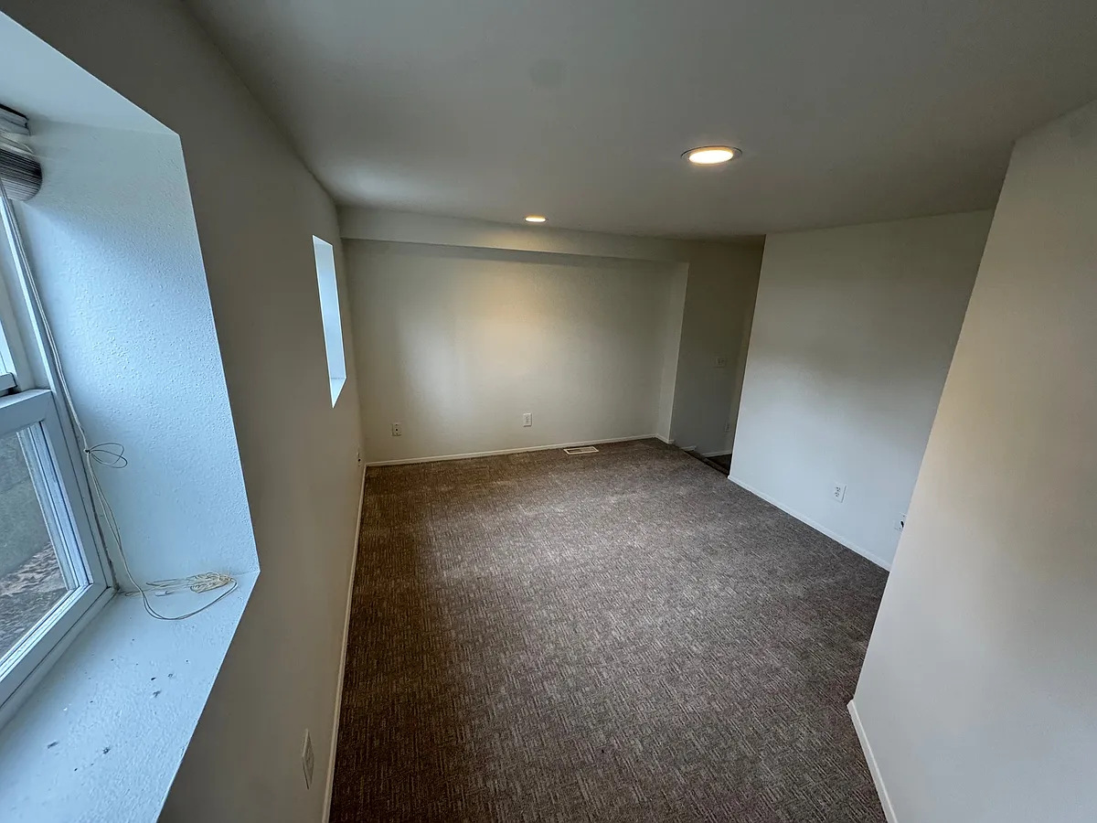 Building Photo - 1008 Clinton St #C
