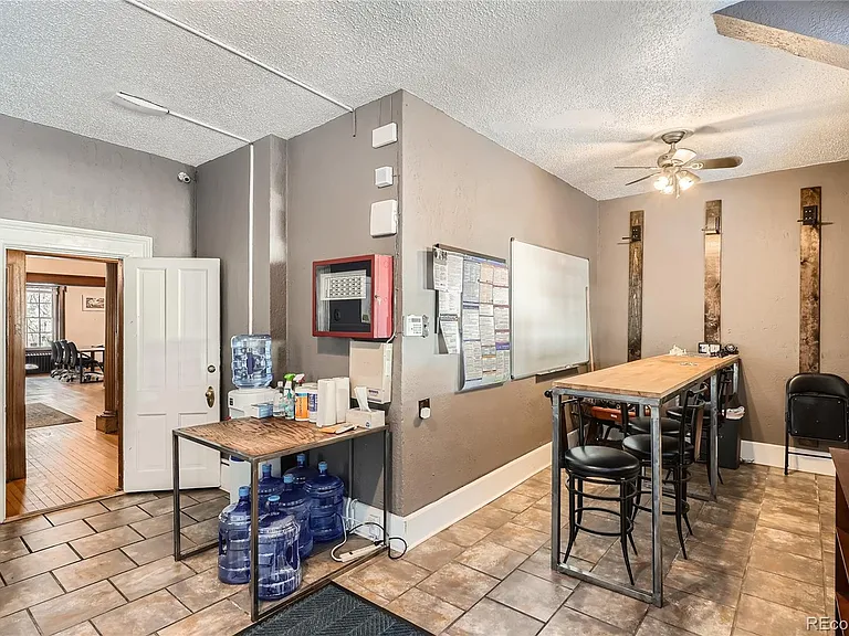 940 N Logan St — Photo 25