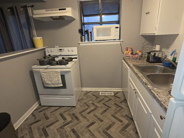 2813 Eaton St — Photo 8