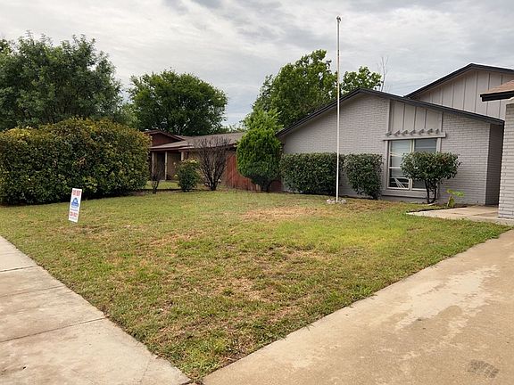 3rd image of 412 Skyline Ave