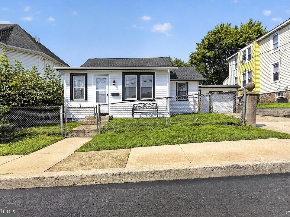 1st image of 908 Price St