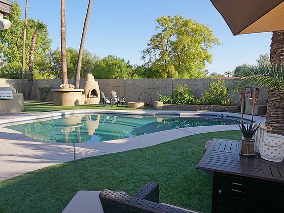 3rd image of 4917 E Windrose Dr